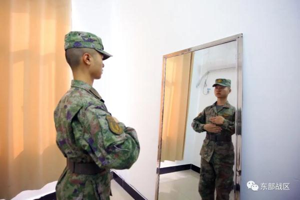 二次入伍，他成为东风快递员