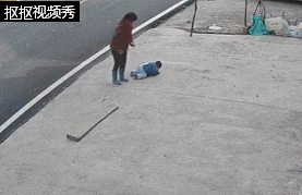 2岁孙子被奶奶抱摔，还用脚踹、扇耳光？官方回应：已介入调查，是“恐吓教育”