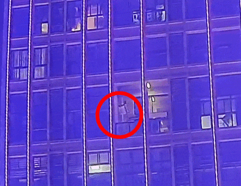 把行李箱从15楼砸下!浙江男子被采取刑事强制措施 把行李箱从15楼砸下!浙江男子被采取刑事强制措施