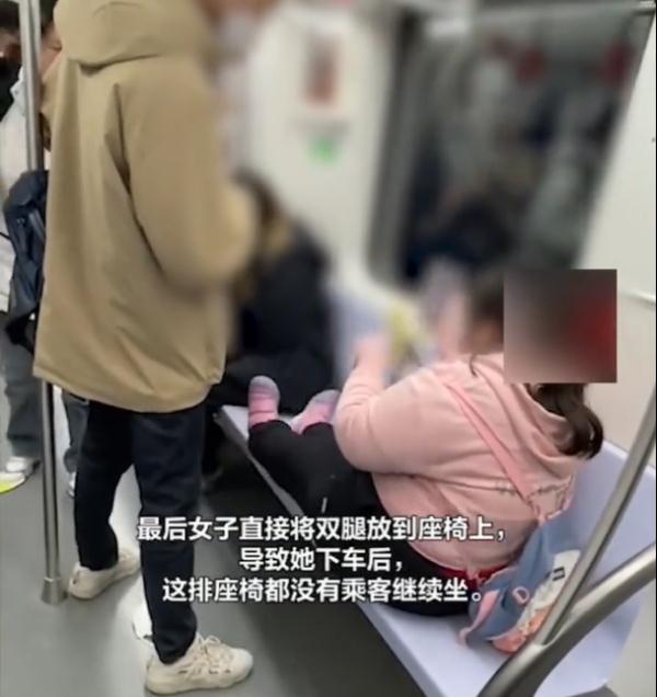 事发上海地铁！有人恶意“霸座”，被提醒后直接半躺...全网呼叫“地铁判官”→