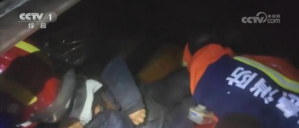 点点“微光”汇成爱的“星河”!这些温暖瞬间化为战胜灾难的力量 点点“微光”汇成爱的“星河”!这些温暖瞬间化为战胜灾难的力量