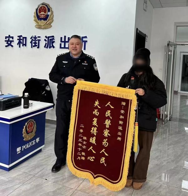 “哈尔滨的天气很冷，但人心很暖”