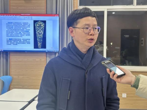穿越时空的课堂：95后老师把“文物”穿在身上上课！
