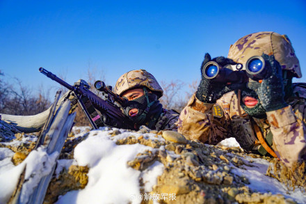 直击现场!武警官兵多课目战术演练 直击现场!武警官兵多课目战术演练