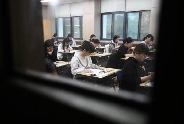 韩国高考再现“响铃事故”，提前90秒收卷！考生求偿2000万韩元