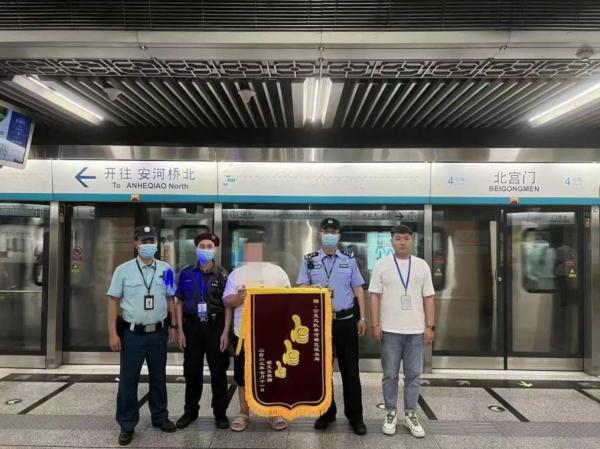 2023,这些“显眼包”锦旗背后的故事,暖到了! 2023,这些“显眼包”锦旗背后的故事,暖到了!