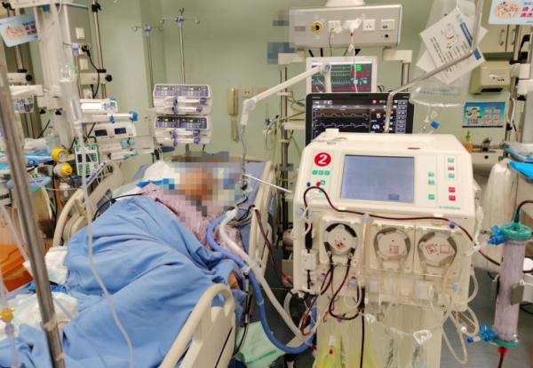 男子在ICU抢救20多天,抽出3000毫升“牛奶血”!厦门医生紧急提醒→ 男子在ICU抢救20多天,抽出3000毫升“牛奶血”!厦门医生紧急提醒→