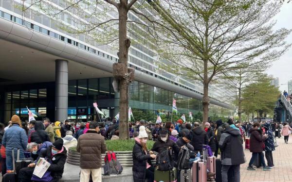 火爆！深港多个口岸迎人潮