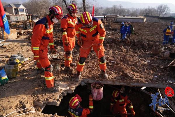 地震之后:温情的救援和安置 地震之后:温情的救援和安置