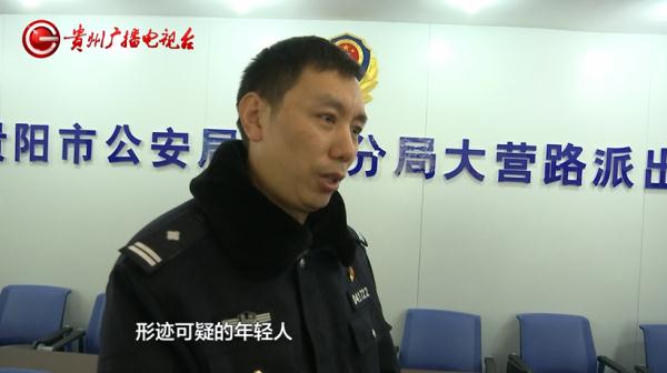 神秘男子在贵阳一小区“开盲盒”,动动手指就上了别人的车,车内财物被...... 神秘男子在贵阳一小区“开盲盒”,动动手指就上了别人的车,车内财物被......