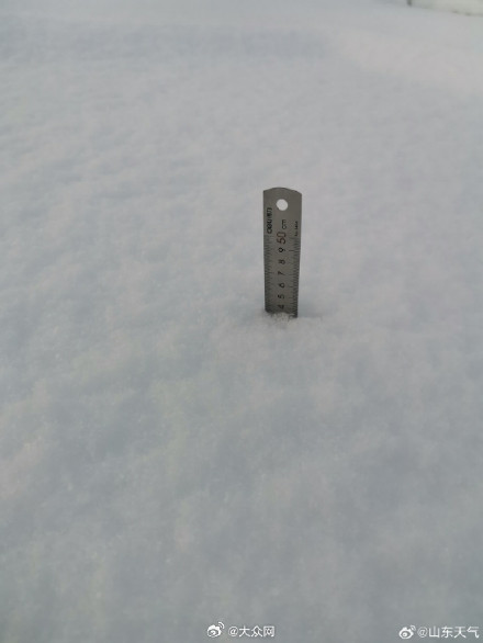 威海暴雪屡破纪录 文登站录得74厘米积雪深度新高 威海暴雪屡破纪录 文登站录得74厘米积雪深度新高