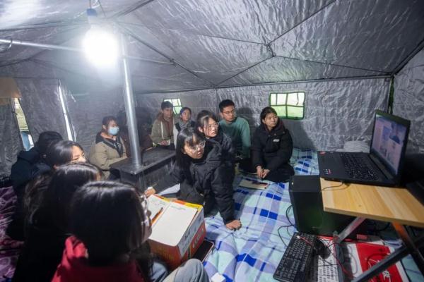 学生陆续复课！活动板房加紧安装！震区最新消息汇总→