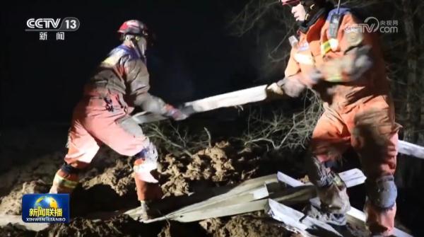 争分夺秒搜救 为了生命坚守