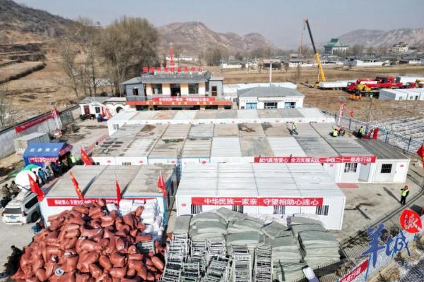 地震之后:温情的救援和安置 地震之后:温情的救援和安置