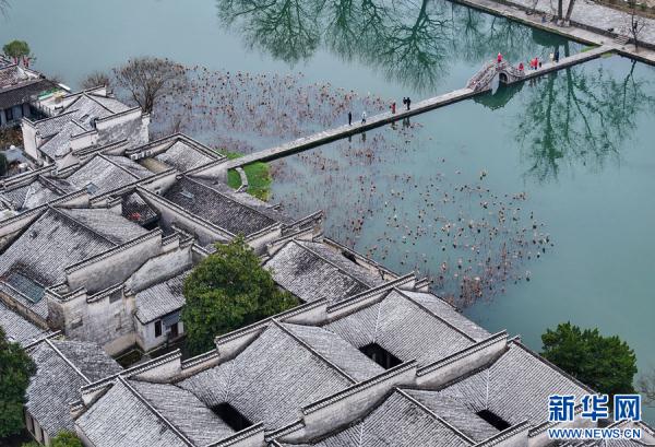 安徽黟县：雪落宏村 水墨徽州
