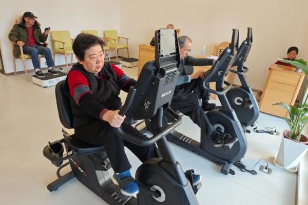 上海:快来试试家门口的健身房!15分钟社区体育生活圈正成为现实 上海:快来试试家门口的健身房!15分钟社区体育生活圈正成为现实