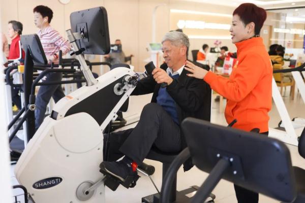 上海:快来试试家门口的健身房!15分钟社区体育生活圈正成为现实 上海:快来试试家门口的健身房!15分钟社区体育生活圈正成为现实