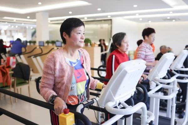 上海:快来试试家门口的健身房!15分钟社区体育生活圈正成为现实 上海:快来试试家门口的健身房!15分钟社区体育生活圈正成为现实