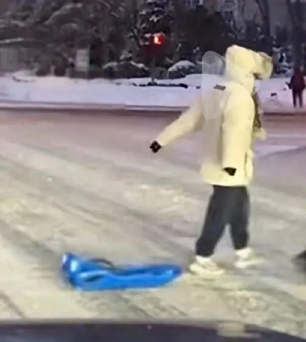 “别问这里雪多大，一问一个不吱声”