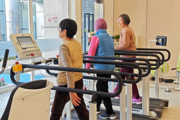 上海:快来试试家门口的健身房!15分钟社区体育生活圈正成为现实 上海:快来试试家门口的健身房!15分钟社区体育生活圈正成为现实