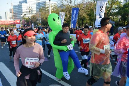 最低6℃！2023广州黄埔马拉松赛今早开跑