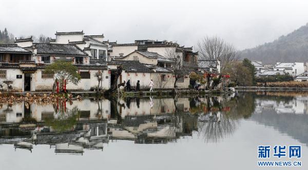 安徽黟县：雪落宏村 水墨徽州