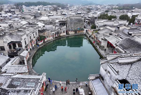 安徽黟县：雪落宏村 水墨徽州