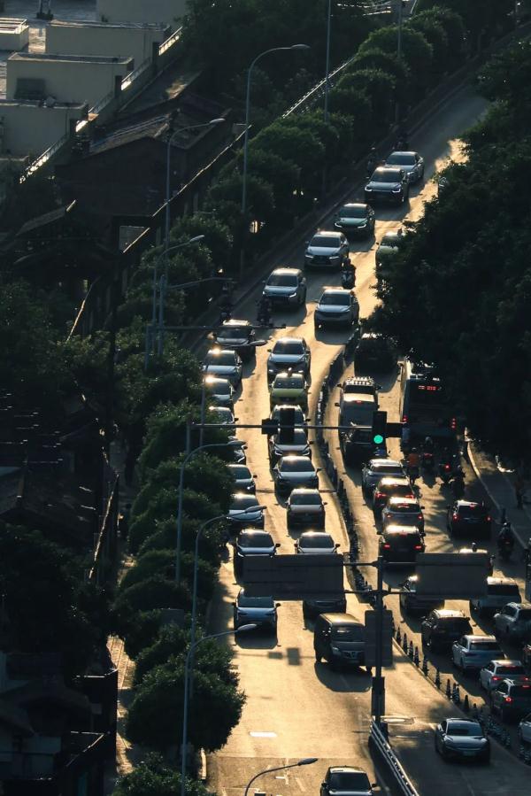 重庆：跨年夜，解放碑、朝天门、洪崖洞有交通管制，具体时间路段是→
