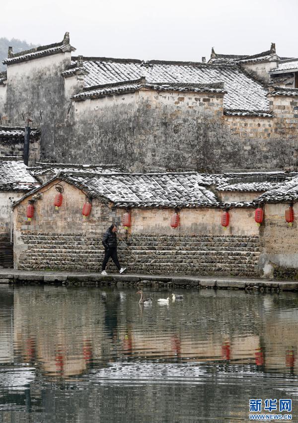 安徽黟县：雪落宏村 水墨徽州