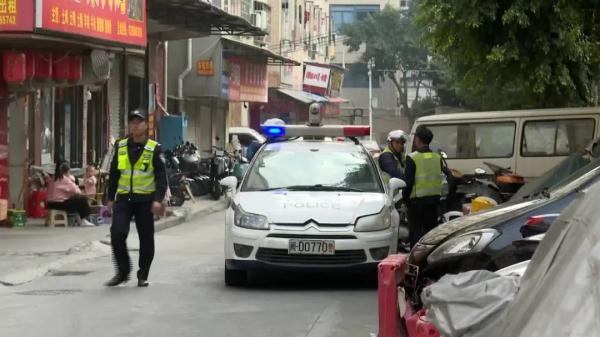 划条线就成“私人车位”？厦门岛外这条路上违停严重……