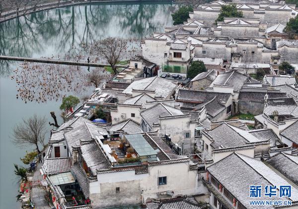 安徽黟县：雪落宏村 水墨徽州