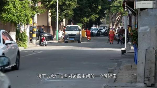 划条线就成“私人车位”？厦门岛外这条路上违停严重……
