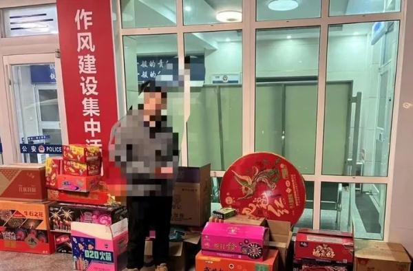 深夜,济南3人燃放烟花爆竹被处罚 深夜,济南3人燃放烟花爆竹被处罚