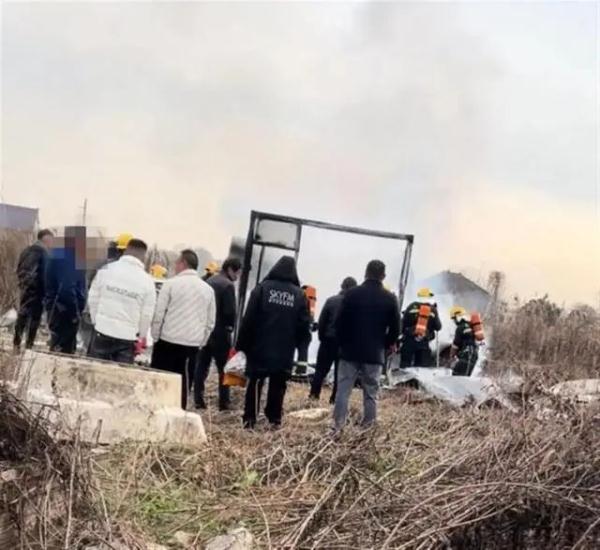 一家6口在集装箱里被烧死？当地警方通报