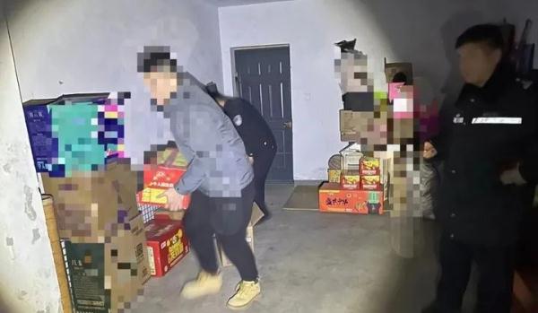 深夜,济南3人燃放烟花爆竹被处罚 深夜,济南3人燃放烟花爆竹被处罚