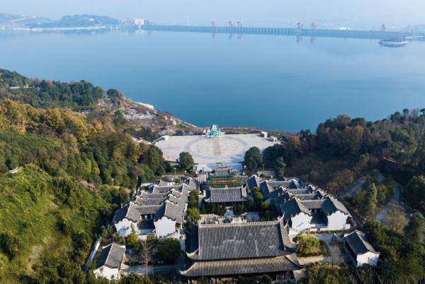 湖北秭归屈原祠迁建后首次修缮完成