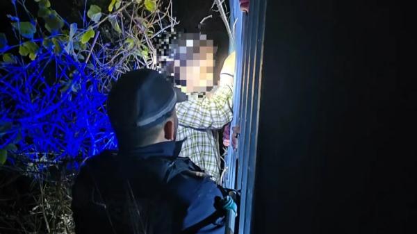 两名游客迷路被困山崖,三亚、陵水警方联合出动救援 两名游客迷路被困山崖,三亚、陵水警方联合出动救援