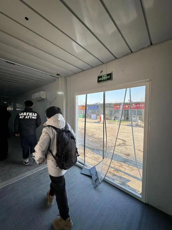 暖和多了!北京这两个地铁站加装站外候车“神器”! 暖和多了!北京这两个地铁站加装站外候车“神器”!