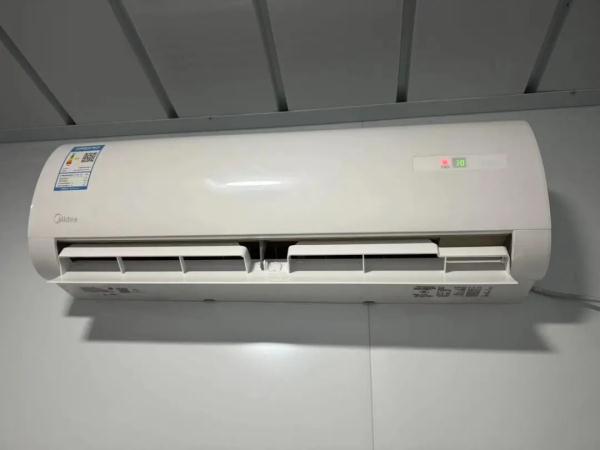 暖和多了!北京这两个地铁站加装站外候车“神器”! 暖和多了!北京这两个地铁站加装站外候车“神器”!