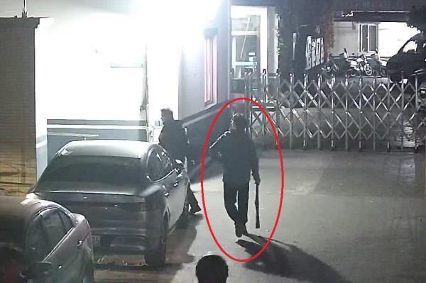 浙江一男子提枪来派出所，一查不得了......