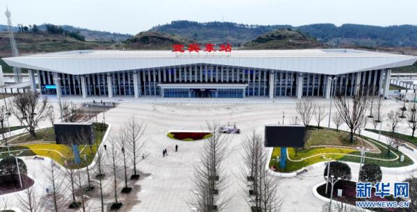 超越“起飞时速”到川南 成自宜高铁开通 超越“起飞时速”到川南 成自宜高铁开通