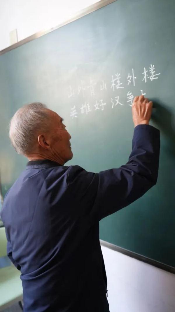 这张“课表”绝了！杭州这位全能的老师，孩子们都服气……