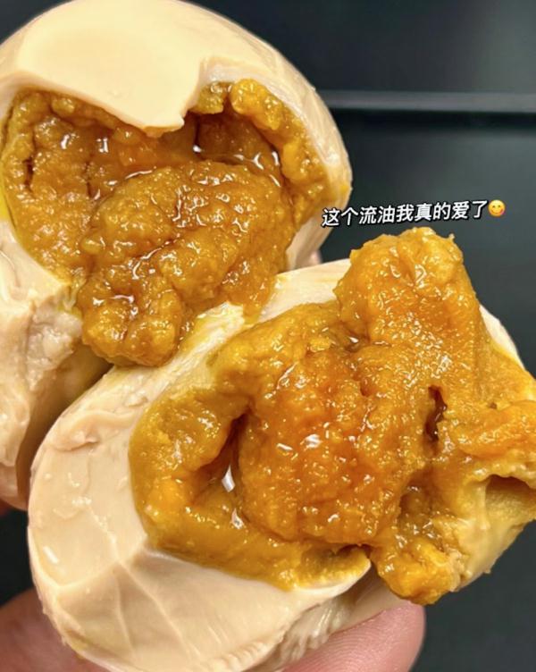 名小吃“麻酱鸡蛋”，沙酥流油，松软咸香，一口停不下来