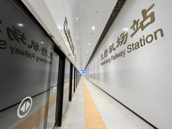 成自宜高铁通车!成都市中心26分钟直达天府机场!每天5班,票价24元 成自宜高铁通车!成都市中心26分钟直达天府机场!每天5班,票价24元