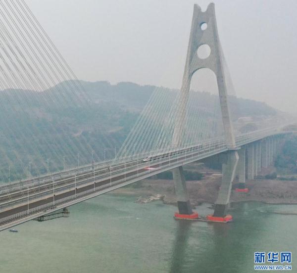 超越“起飞时速”到川南 成自宜高铁开通 超越“起飞时速”到川南 成自宜高铁开通