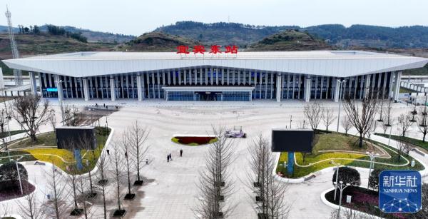 成自宜高速铁路开通运营