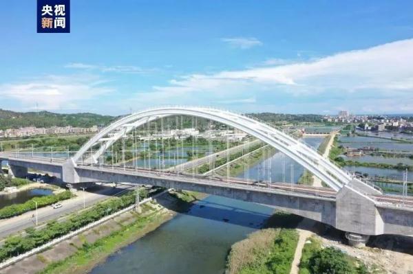 “龙龙”“汕汕”高铁 今天开通运营 “龙龙”“汕汕”高铁 今天开通运营