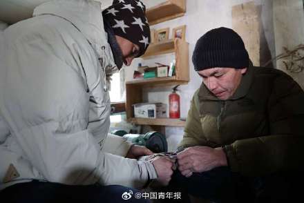 年轻人让阿勒泰毛皮滑雪板“滑”得更远