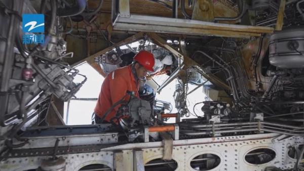 太震撼！浙江一校园里出现一架空客A320！学生：帮我实现大国工匠梦