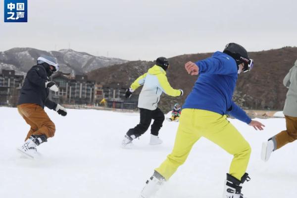 “无板滑雪”，他们解锁新玩法